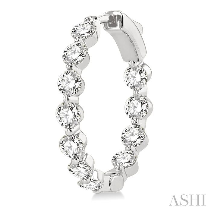 ASHI Inside-Out Diamond Round Hoop Earrings 626D0PPFHERWG-3.00