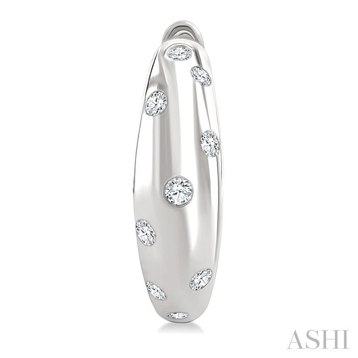 ASHI Mosaic Diamond Fashion Huggie Earrings 629J8PPTGERWG