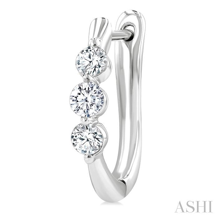 ASHI 3 Stone Diamond Hoop Earrings 631F3PPFGERWG