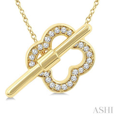 ASHI Clover Toggle Petite Diamond Fashion Necklace 643W0PPTSNKYG-CLV