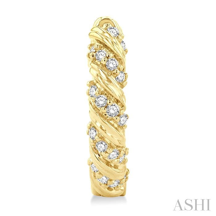 ASHI Swirl Petite Diamond Huggie Fashion Earrings 672W7PPTSERYG
