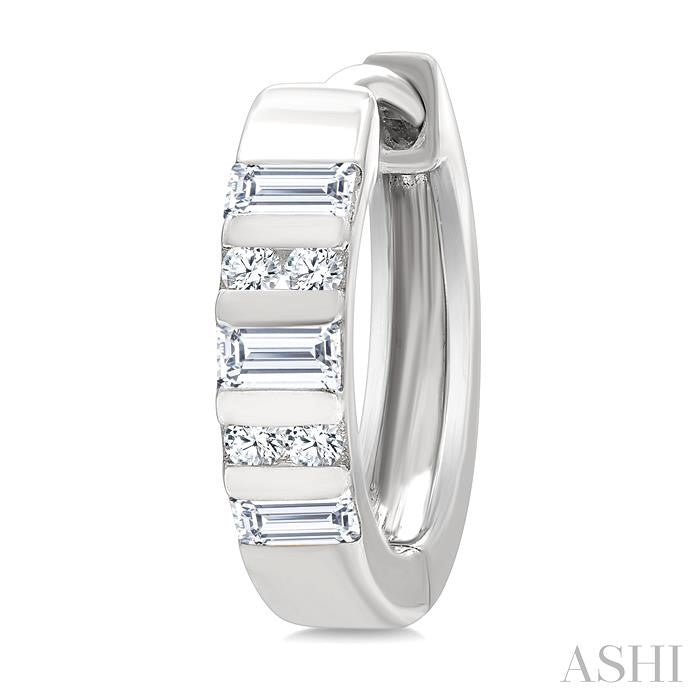 ASHI Bar Petite Diamond Huggie Fashion Earrings 674X6PPTGERWG