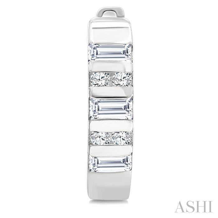 ASHI Bar Petite Diamond Huggie Fashion Earrings 674X6PPTGERWG
