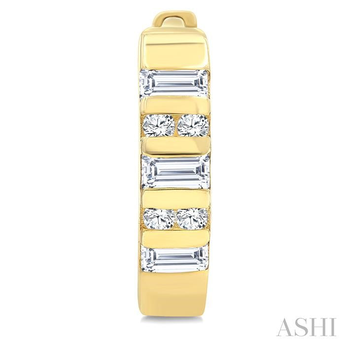 ASHI Bar Petite Diamond Huggie Fashion Earrings 674X6PPTGERYG