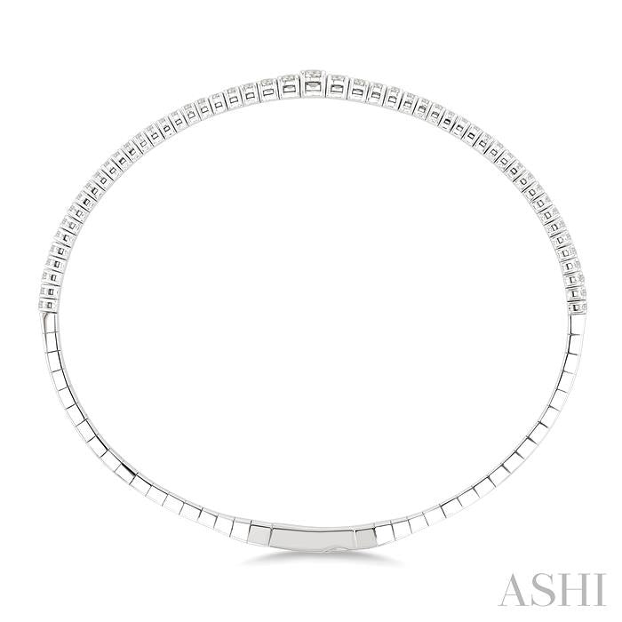 ASHI Diamond Halfway Graduated Flex Bangle 701W1PPFGWG