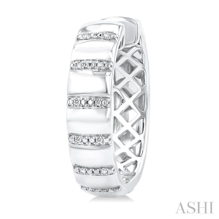 ASHI Silver Bold Ribbed Diamond Fashion Hoop Earrings 85778PPSSSLER