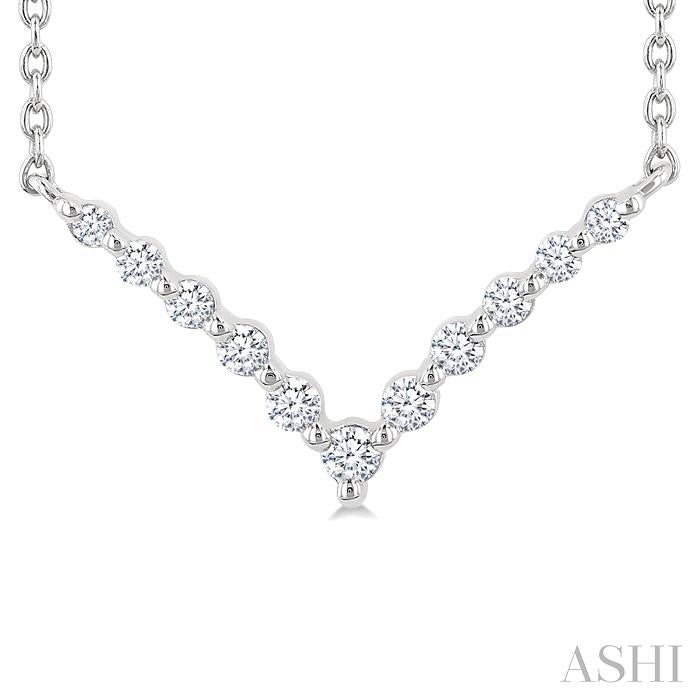 ASHI Silver Chevron Petite Diamond Fashion Pendant 85958PPSGSLPD