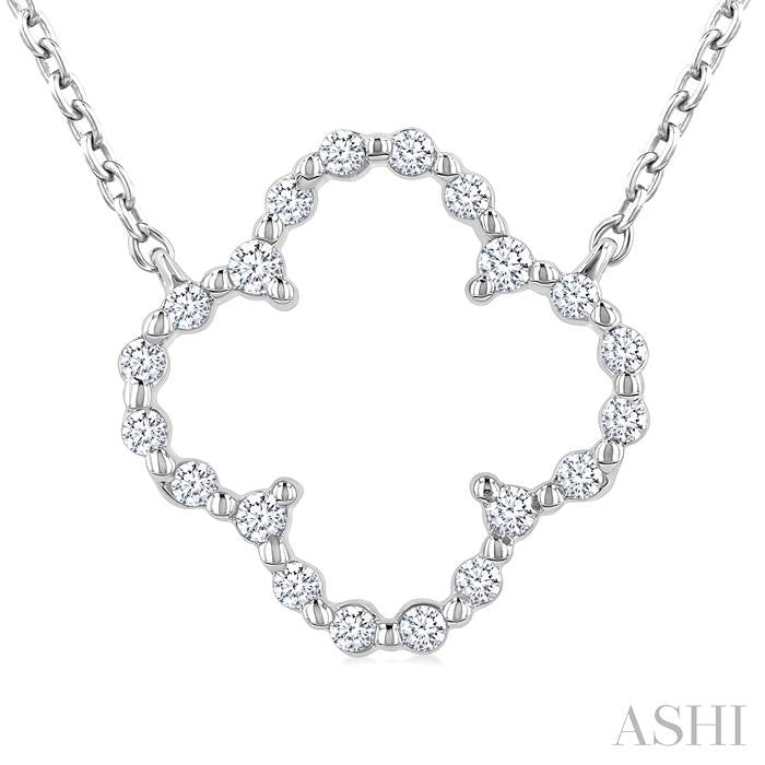 ASHI Silver Clover Petite Diamond Fashion Pendant 85978PPSSSLPD