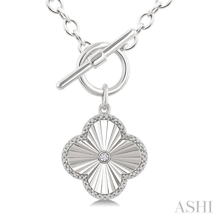 ASHI Silver Clover Fluted Toggle Diamond Fashion Necklace 883A8PPSGSLNK