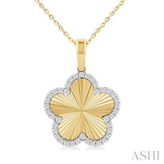 ASHI Clover Fluted Diamond Fashion Pendant 90476PPFGPDYW-CLV5