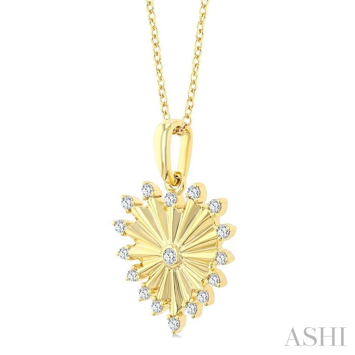 ASHI Heart Fluted Diamond Fashion Pendant 923G7PPTGPDYG-HT