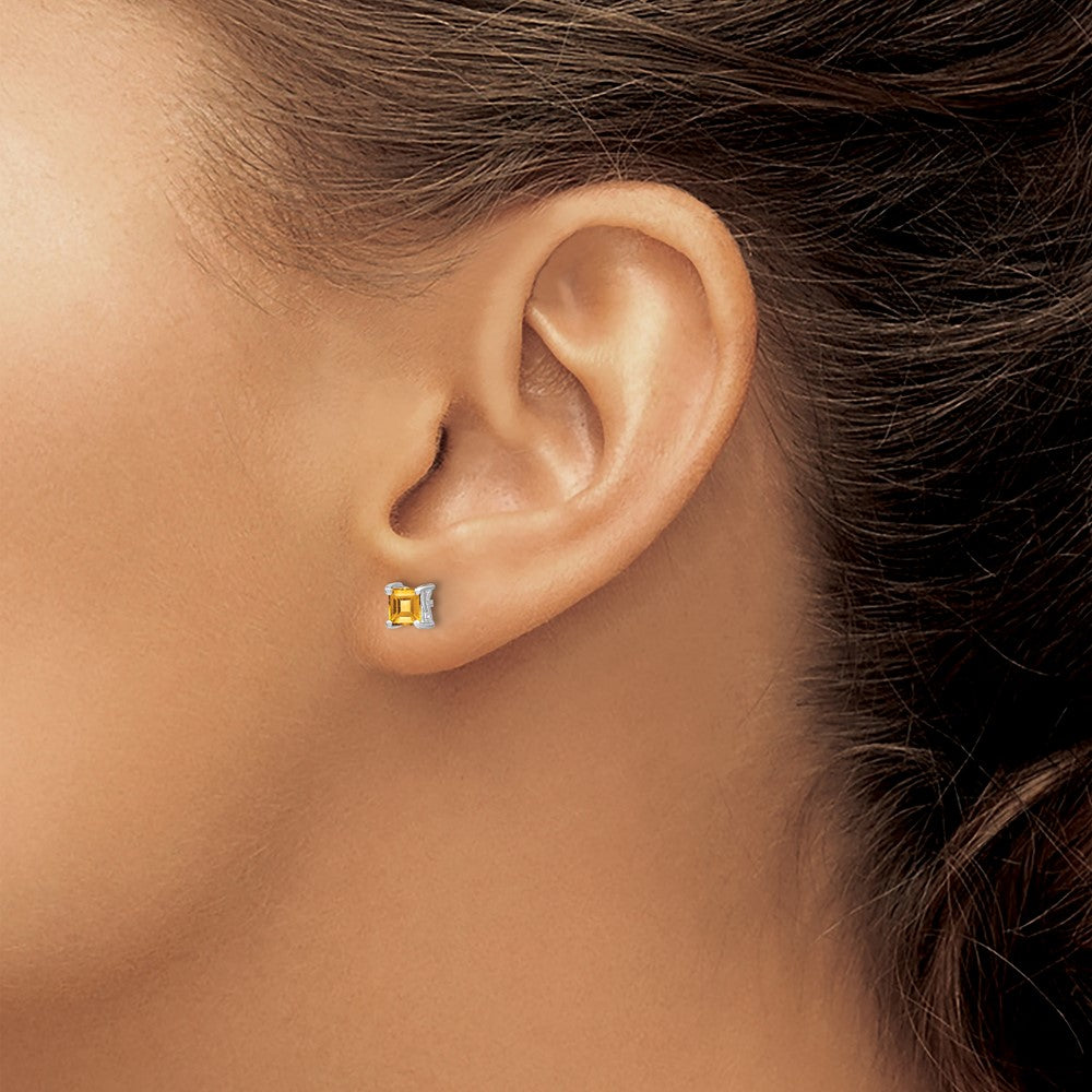 QBE28NOV Sterling Silver Rhodium-plated 4mm Princess Citrine Post Earrings