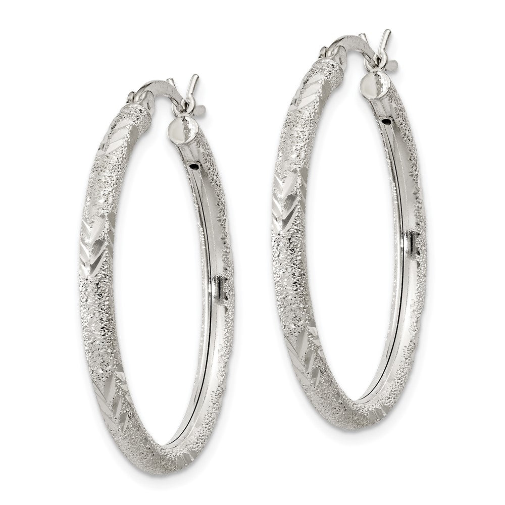 QE11520 Sterling Silver 2.5mm Diamond-cut Laser-cut Hinged Hoop Earrings