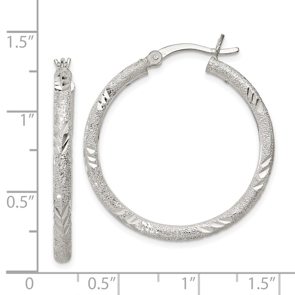 QE11520 Sterling Silver 2.5mm Diamond-cut Laser-cut Hinged Hoop Earrings
