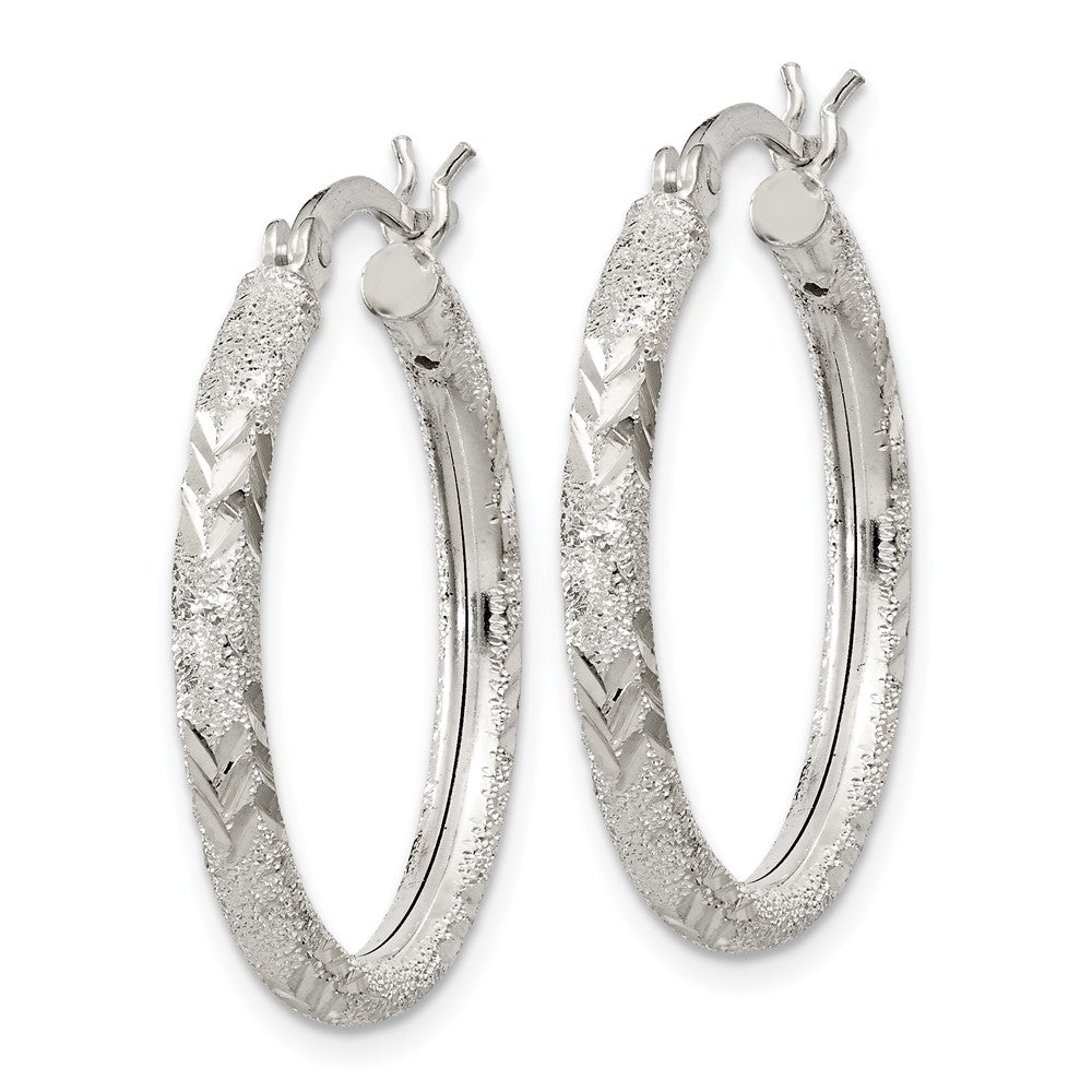 QE11521 Sterling Silver 2.5mm Diamond-cut Laser-cut Hinged Hoop Earrings