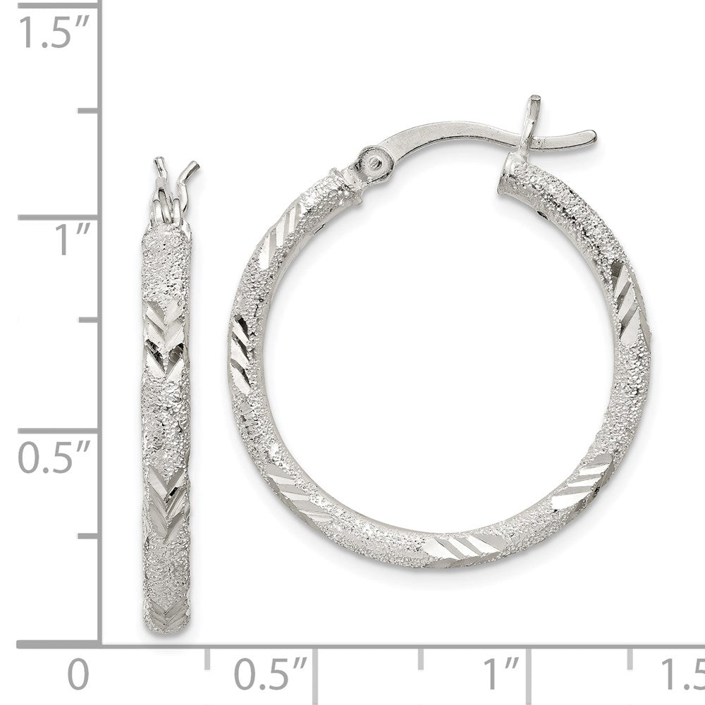 QE11521 Sterling Silver 2.5mm Diamond-cut Laser-cut Hinged Hoop Earrings