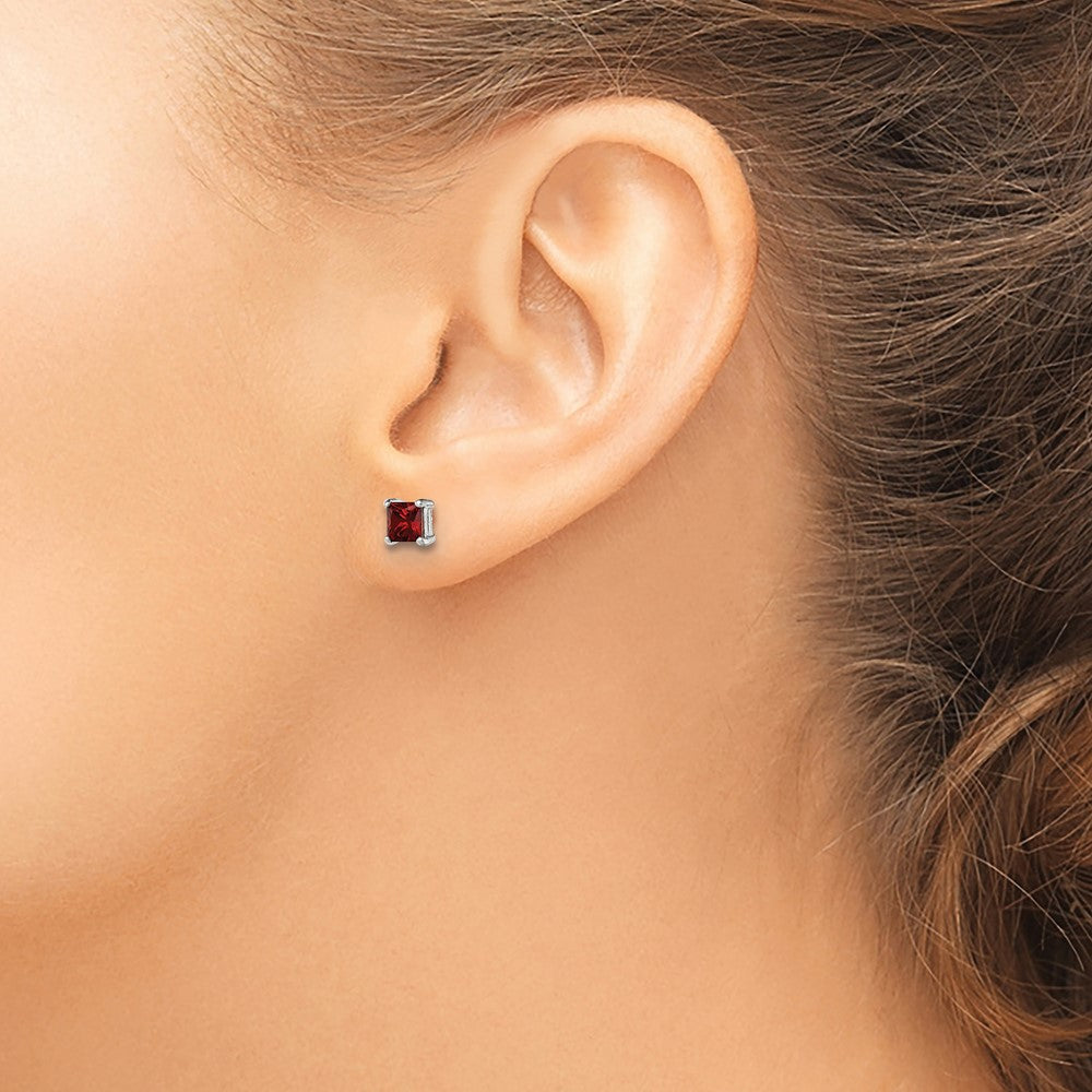 QE12360 Sterling Silver Polished 4mm Square Red Glass Stud Earrings