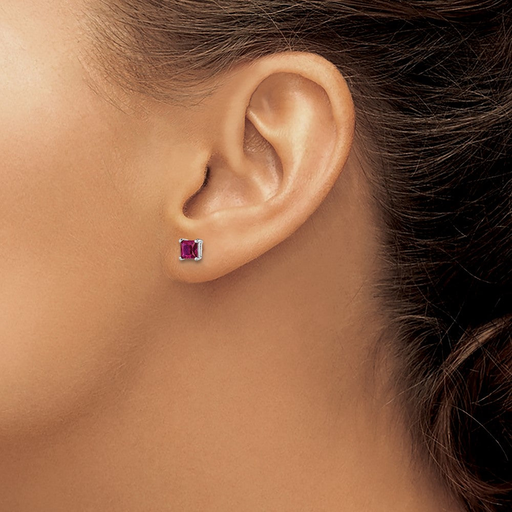 QE12364 Sterling Silver Polished 4mm Square Red Glass Stud Earrings