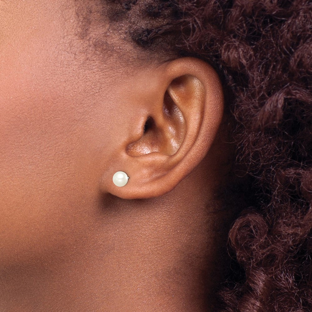 QE15362 Sterling Silver Madi K Rhodium-plated 5-6mm White Round Freshwater Cultured Pearl Post Earrings