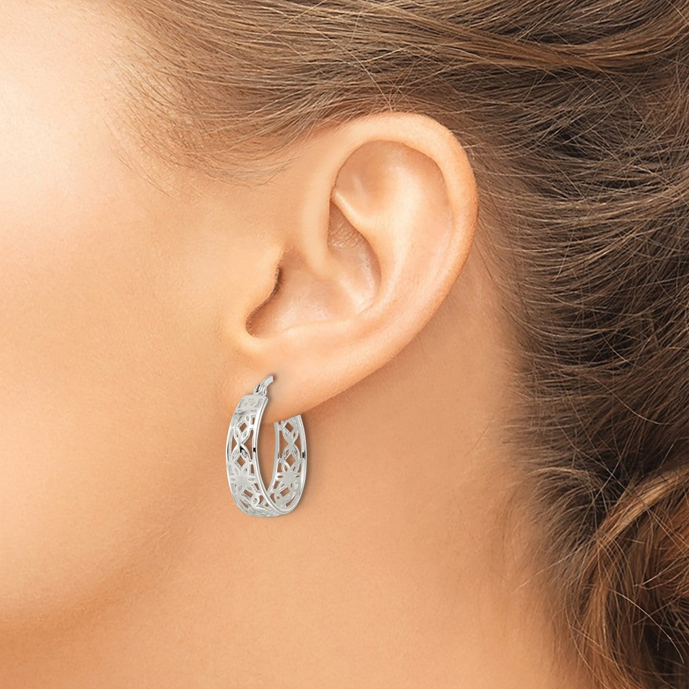 QE15929 Sterling Silver Polished Cut-out Floral Round Hoop Earrings