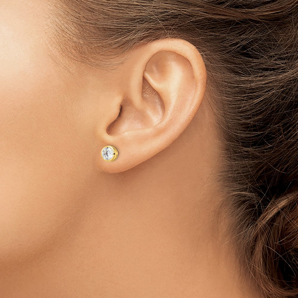 QE16145 Sterling Silver Gold-tone Polished 6mm Round CZ Bezel Set Stud Earrings