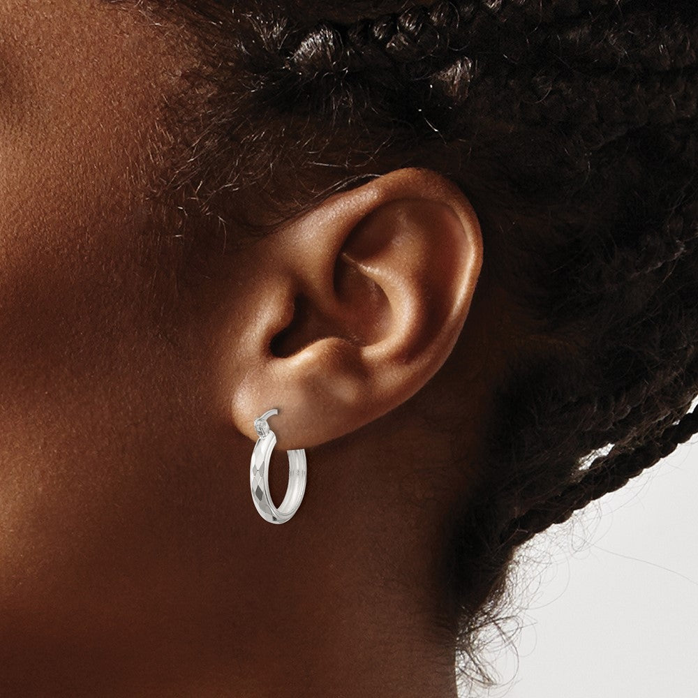 QE16783 Sterling Silver Polished Textured Hoop Earrings
