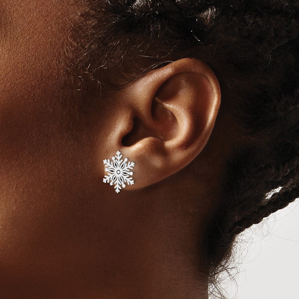 QE17668 Sterling Silver Rhodium-plated Enamel Snowflake Post Earrings
