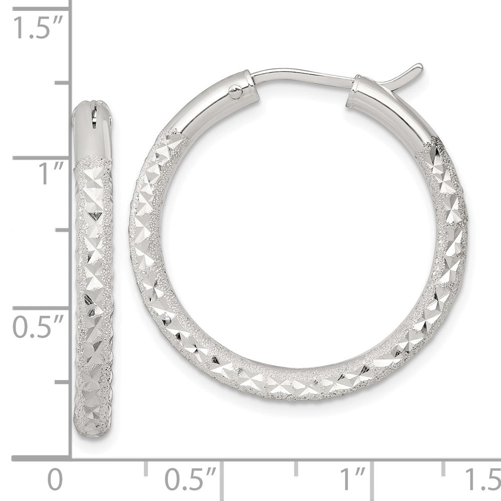 QE17853 Sterling Silver Laser and Diamond-cut 30x3.25mm Hidden Catch Round Hoop Earrings