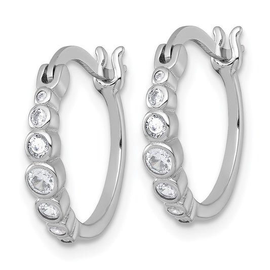QE18108 Sterling Silver Rhodium-plated Graduated CZ Hoop Earrings