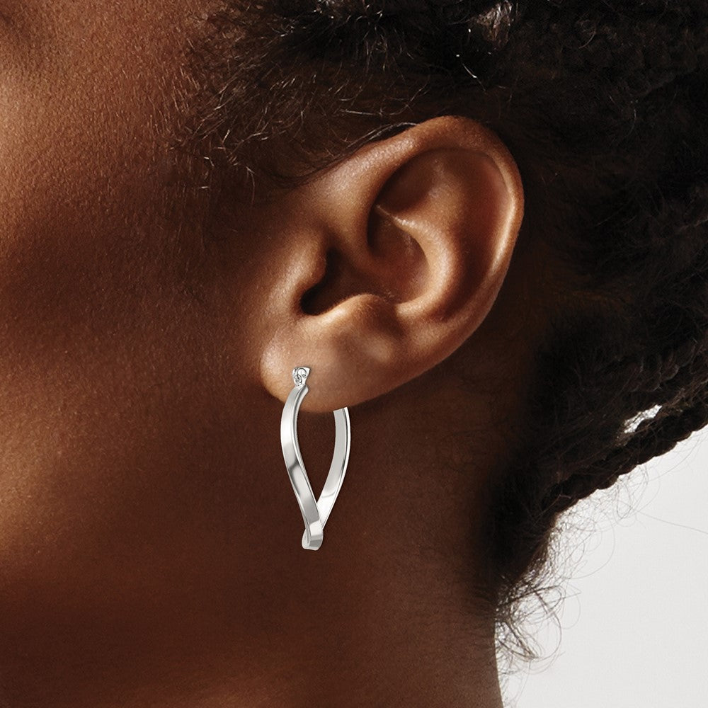 QE3759 Sterling Silver Polished & Twisted Oval Hoop Earrings