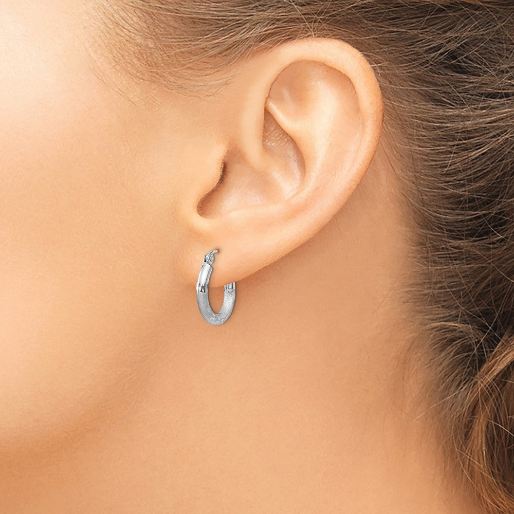 QE4429 Sterling Silver Rhod-plated 2.5mm Polished/Satin Diamond-cut Hoop Earrings