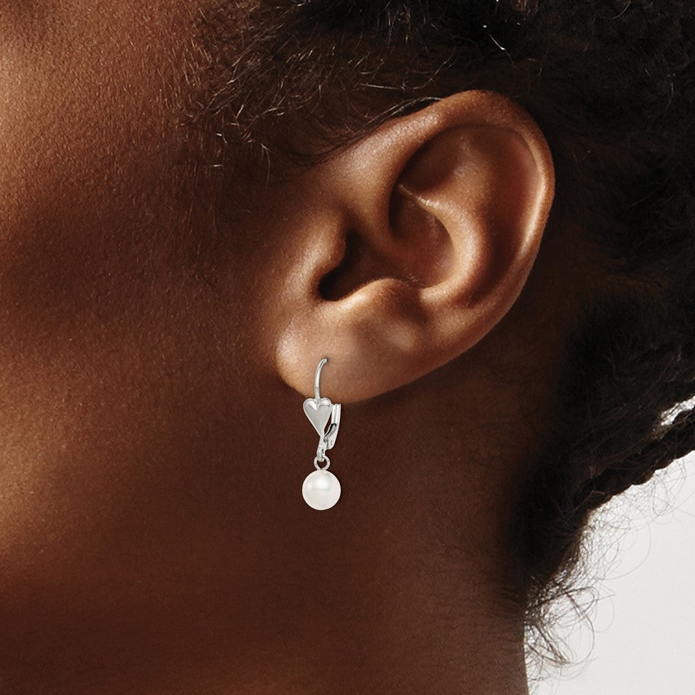 QE7661 Sterling Silver Rhodium-plated 6-7mm White Round Freshwater Cultured Pearl Heart Leverback Dangle Earrings