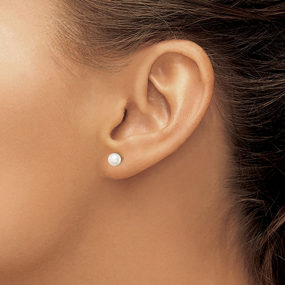 QE7666 Sterling Silver Rhodium-plated 5-6mm White Button Freshwater Cultured Pearl Post Earrings