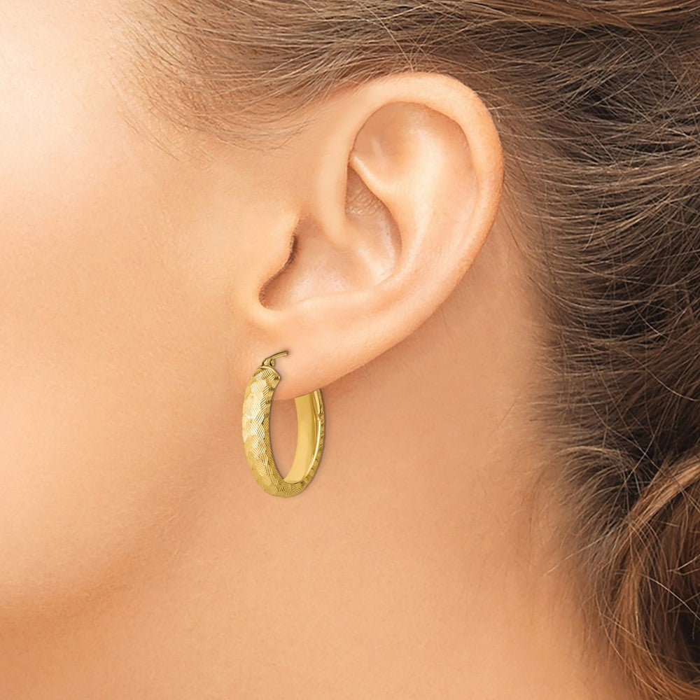 QE8428 Sterling Silver Gold-plated Textured 5mm Oval Hoop Earrings