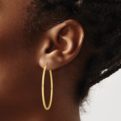 QE8461 Sterling Silver Gold-plated Textured 2mm Hollow Oval Hoop Earrings