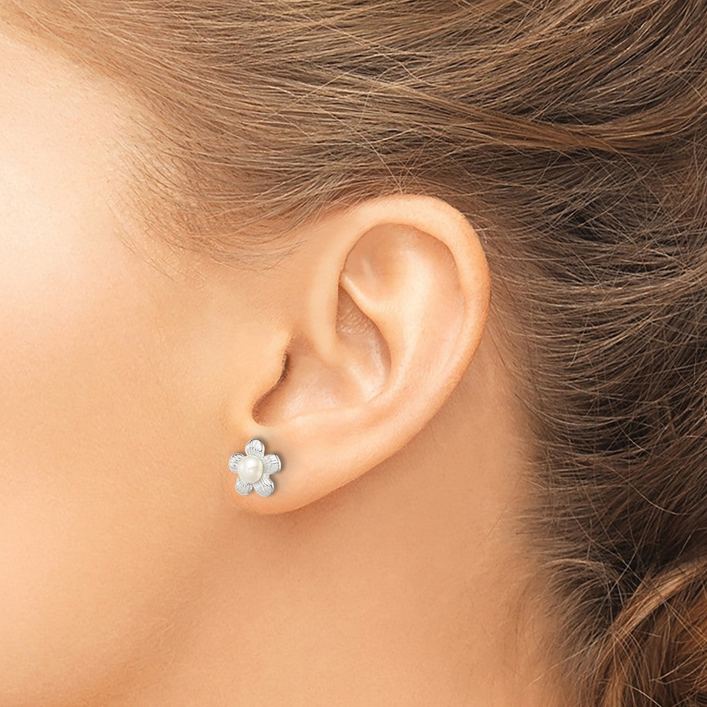 QE8631 Sterling Silver Polished & Textured Sim. Pearl Flower Post Earrings