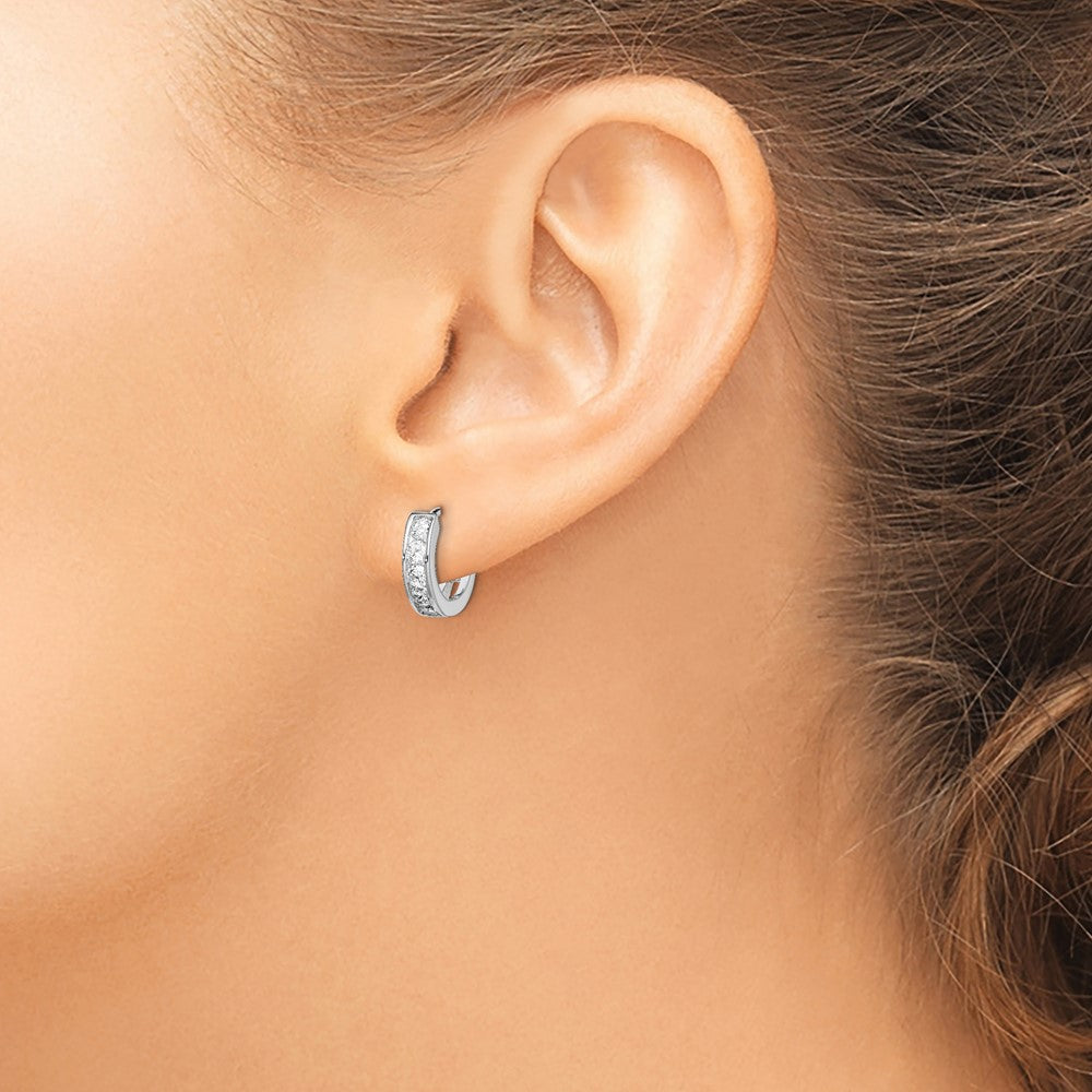 QE9250 Sterling Silver Rhodium-plated CZ Hinged Hoop Earrings