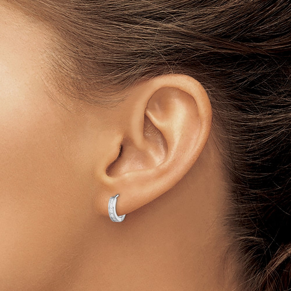 QE9251 Sterling Silver Rhodium-plated CZ Hinged Hoop Earrings