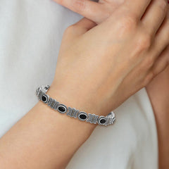 Sterling Silver Rhodium-plated Marcasite and Onyx 7.25 inch Bracelet QH1043-7.25