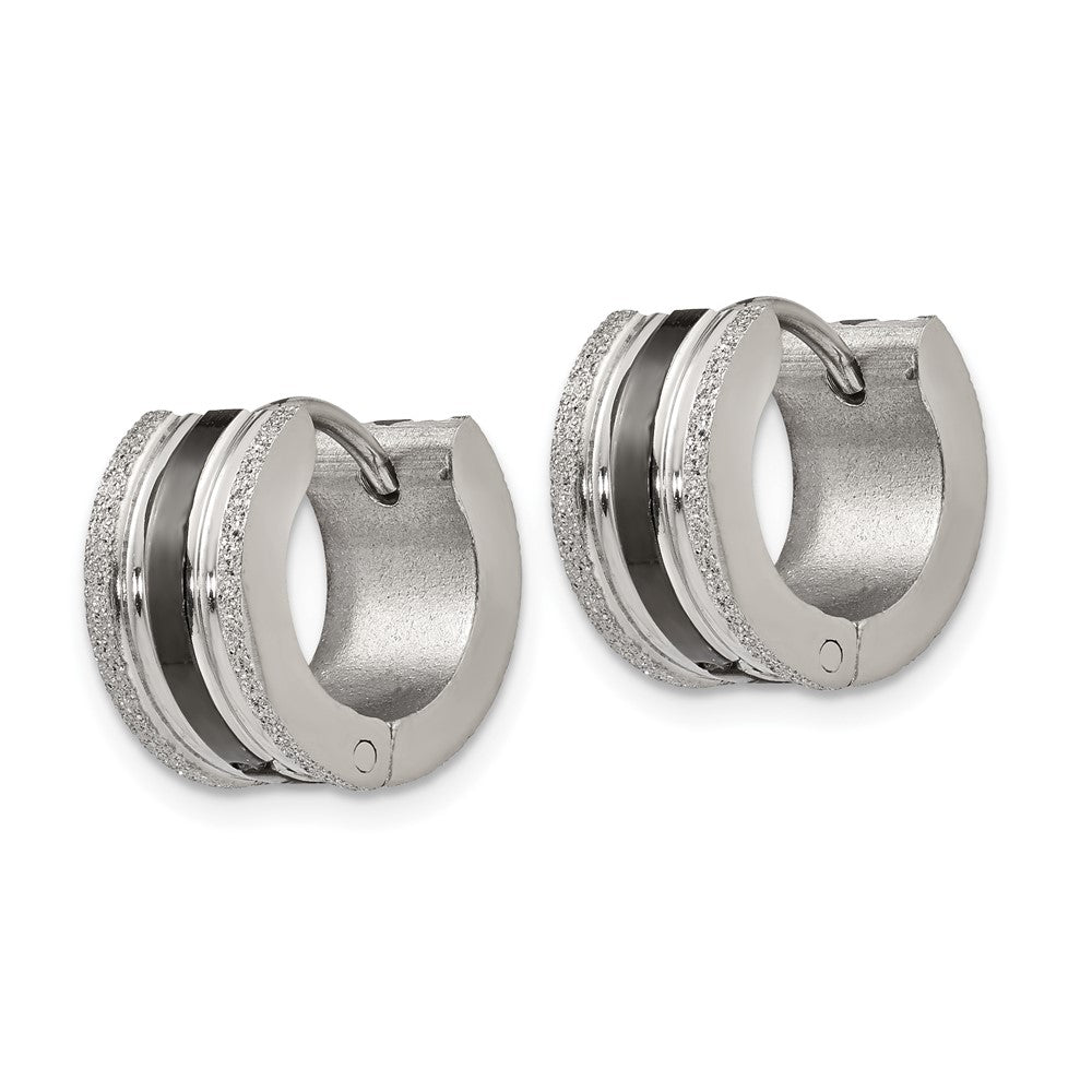 SRE1313 Chisel Stainless Steel Polished Black IP-Plated Laser cut 7mm Hoop Earrings