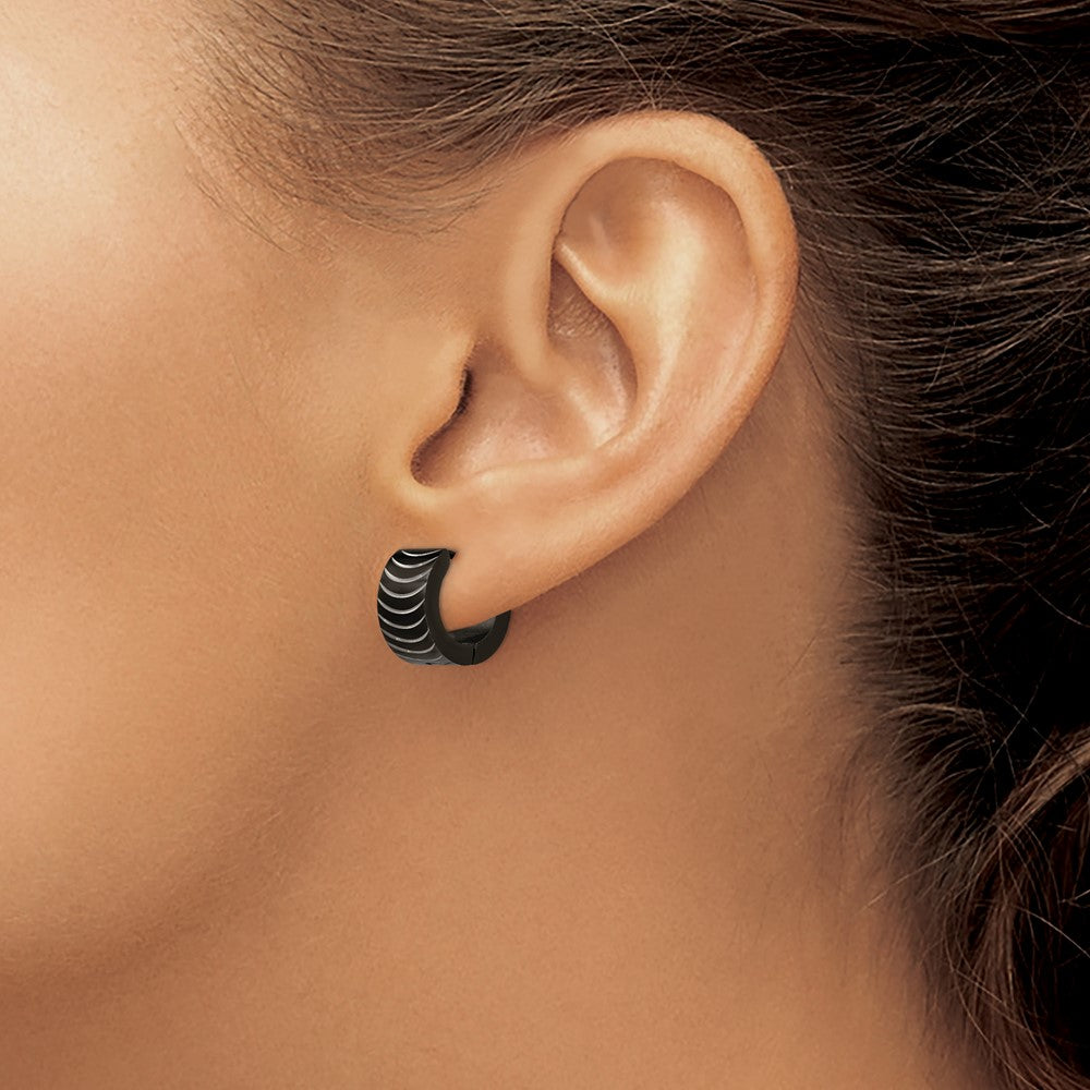 SRE1316 Chisel Stainless Steel Polished Black IP-plated 7mm Hinged Hoop Earrings