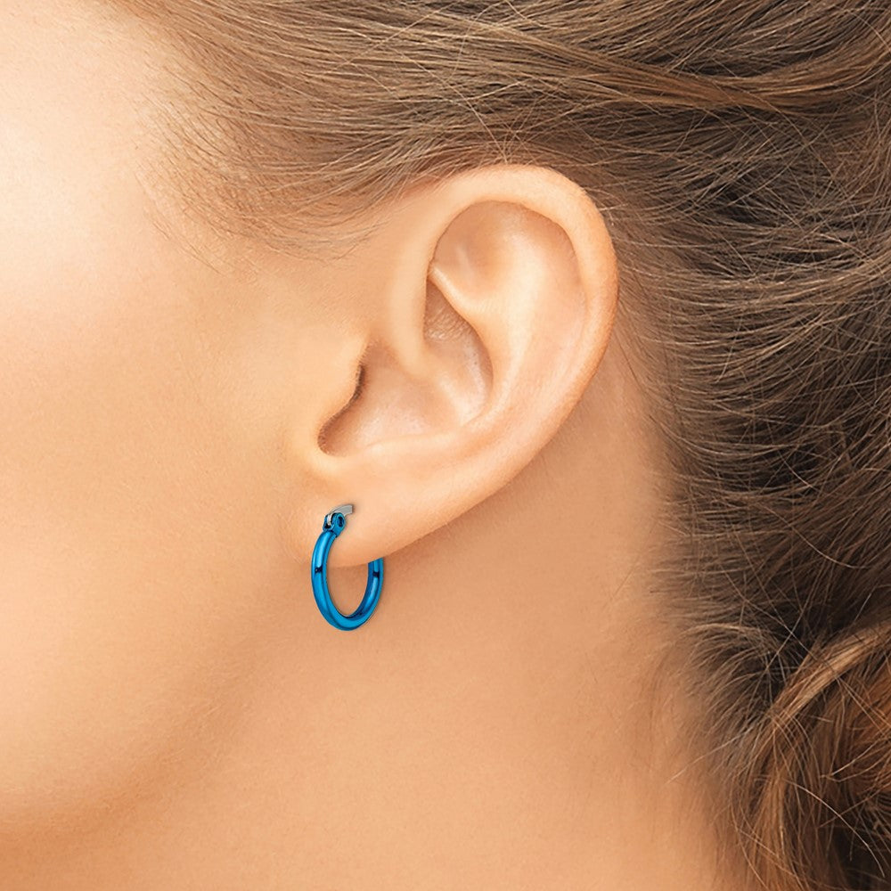 SRE422 Chisel Stainless Steel Polished Blue IP-plated 15.5mm Diameter 2mm Hoop Earrings