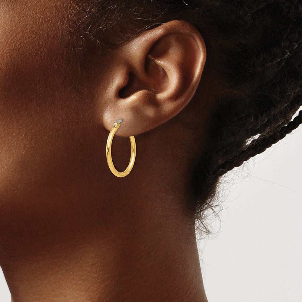 SRE559 Chisel Stainless Steel Polished Yellow IP-plated 26mm Diameter 2mm Hoop Earrings