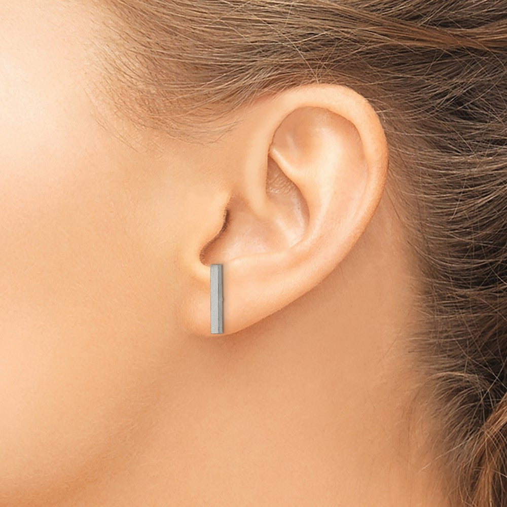 TBE111 Chisel Titanium Brushed Bar Post Earrings