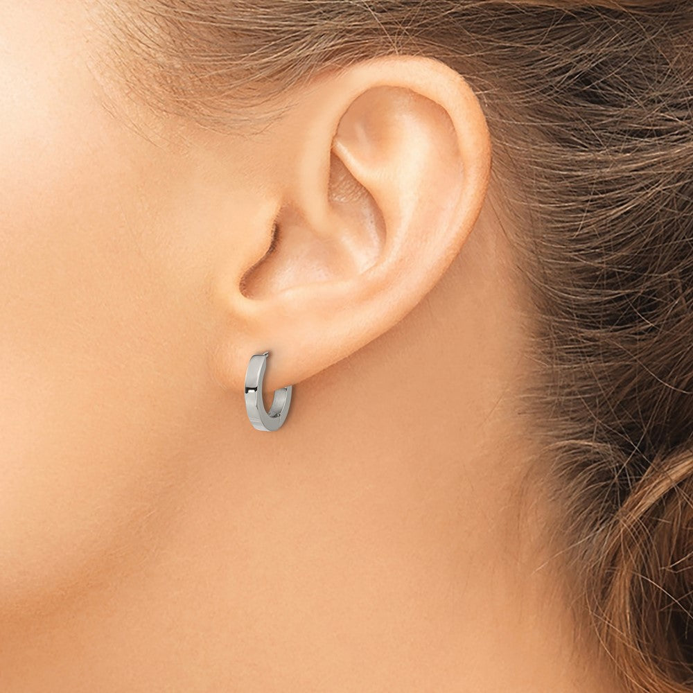 TBE124 Chisel Titanium Polished 2.5mm Huggie Hoop Earrings